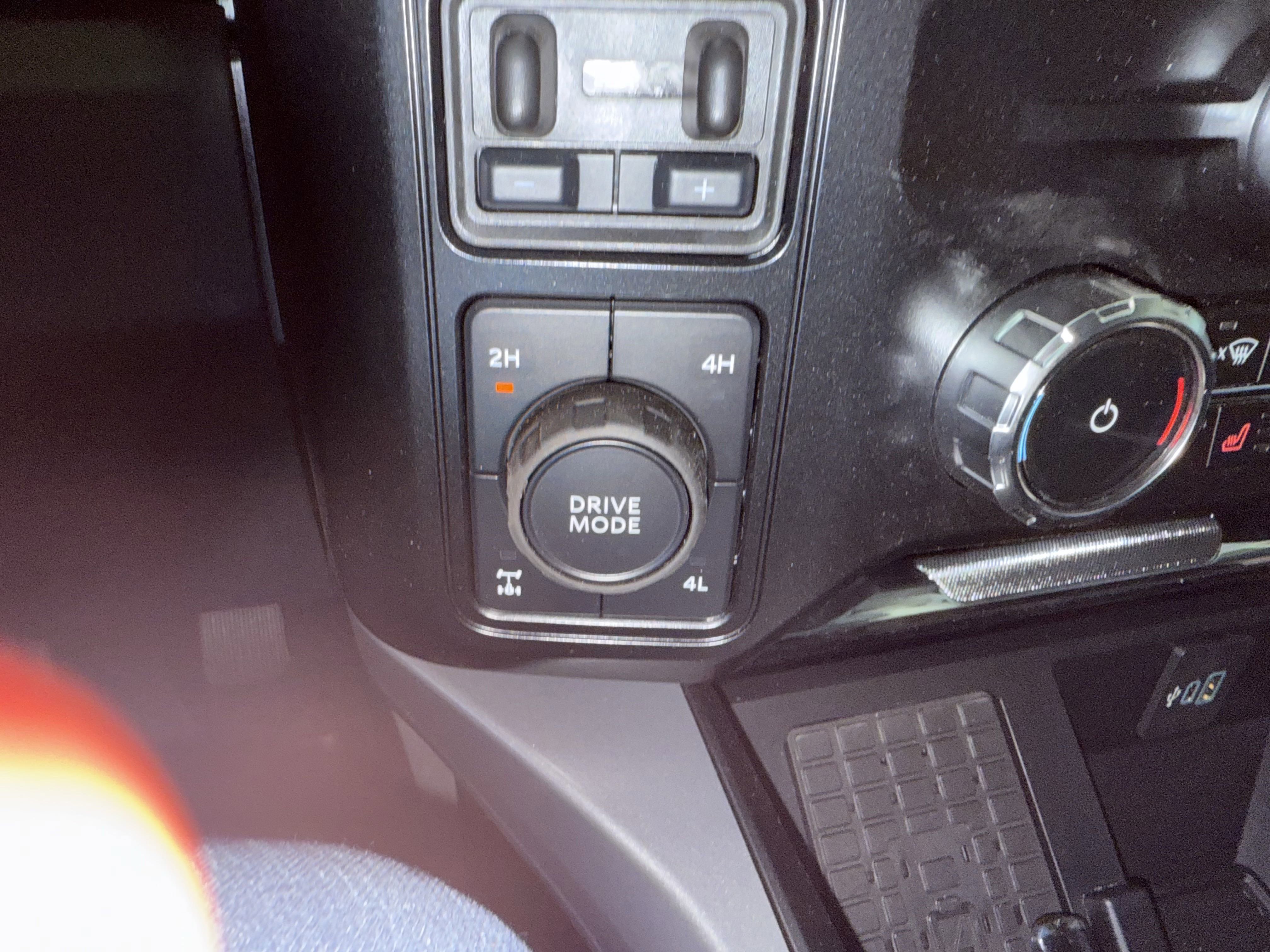 New 2025 Ford F250 Lariat image 30