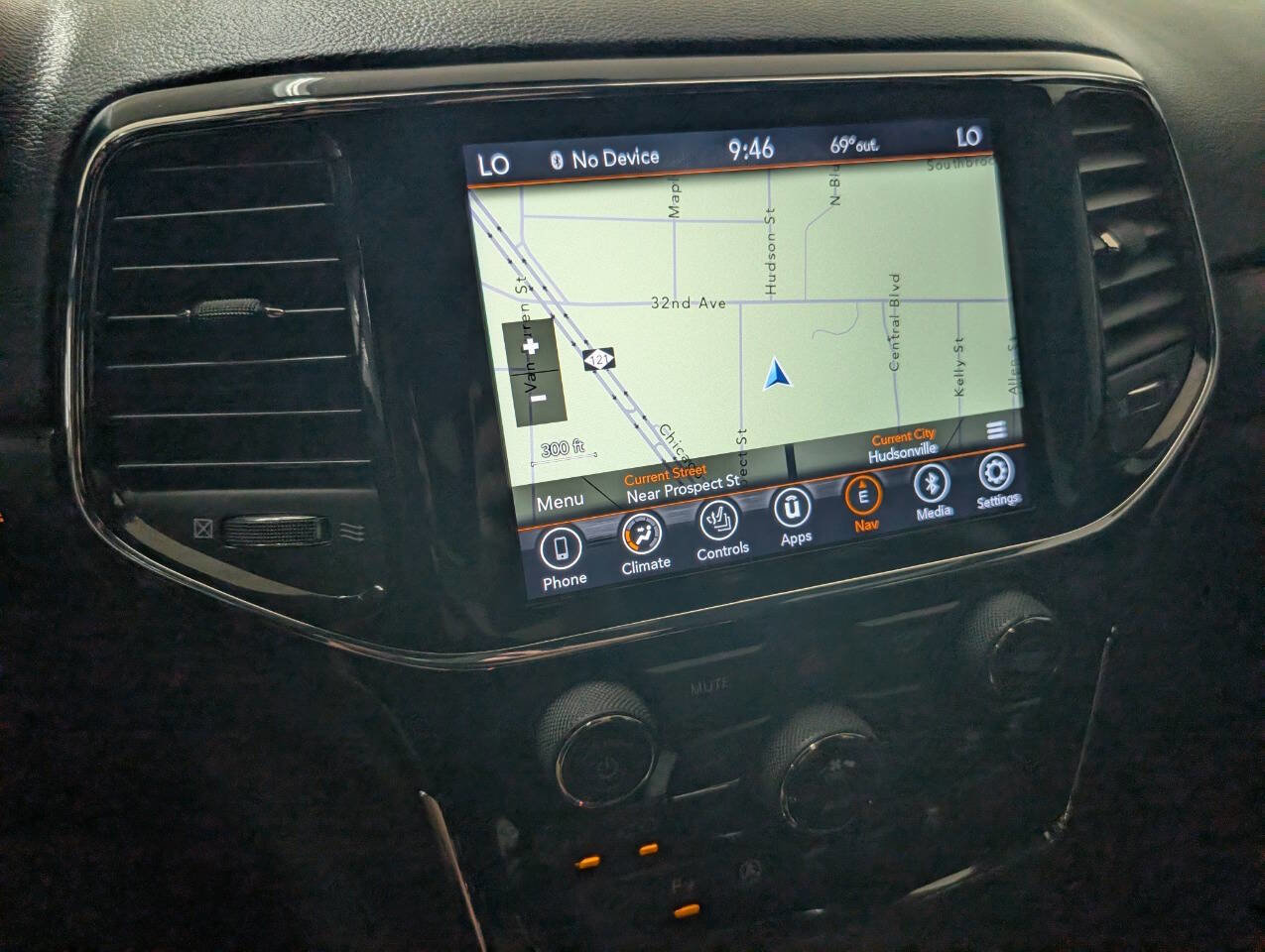 Used 2022 Jeep Grand Cherokee Altitude AWD/4WD image 16
