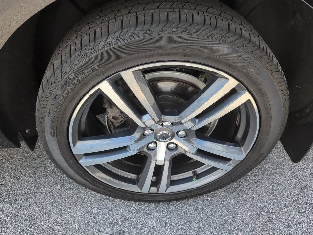 Used 2021 Volvo XC60 T6 Momentum w/ Protection Package Premier AWD/4WD image 5