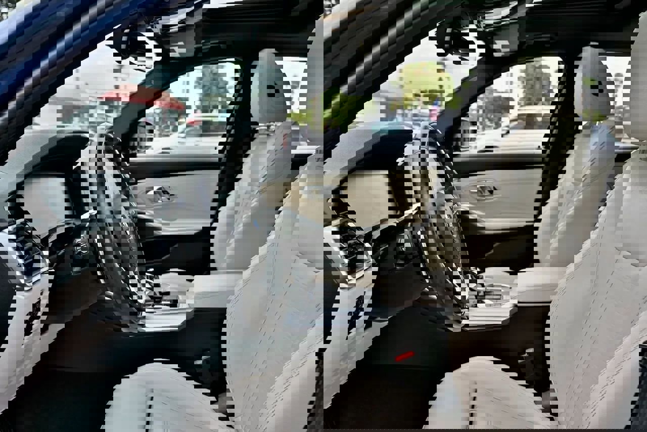 Used 2021 BMW 330i Sedan w/ Driving Assistance Package image 7