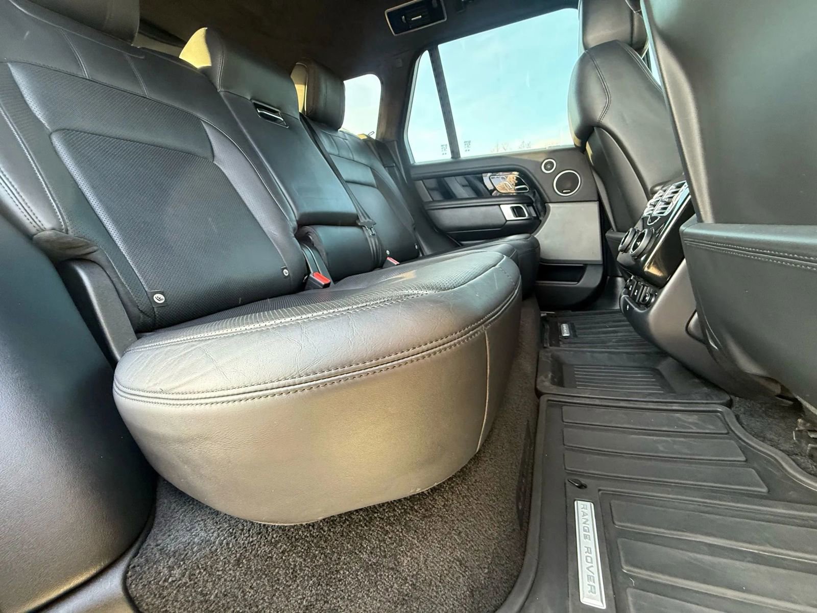 Used 2018 Land Rover Range Rover Supercharged image 17