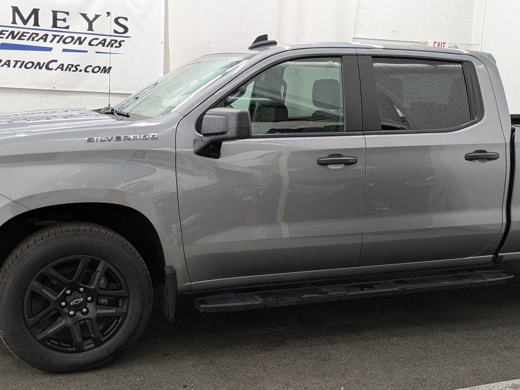 Used 2024 Chevrolet Silverado 1500 Custom image 2