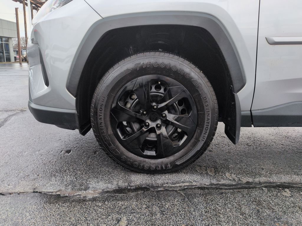 Used 2021 Toyota RAV4 LE image 27