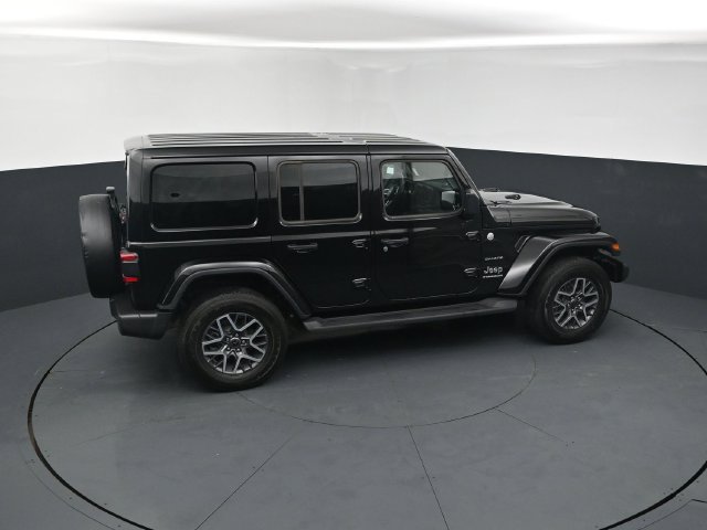 Used 2024 Jeep Wrangler Unlimited Sahara w/ Technology Group AWD/4WD image 18