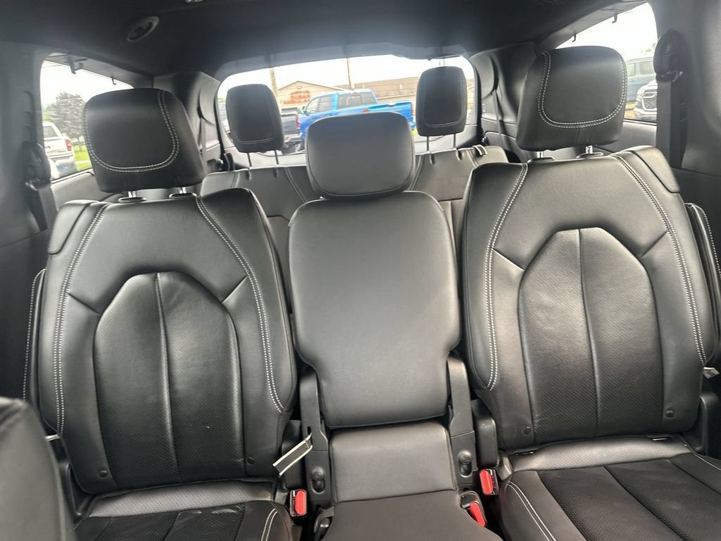 Used 2020 Chrysler Pacifica Touring-L Plus w/ Advanced Safetytec Group FWD image 13