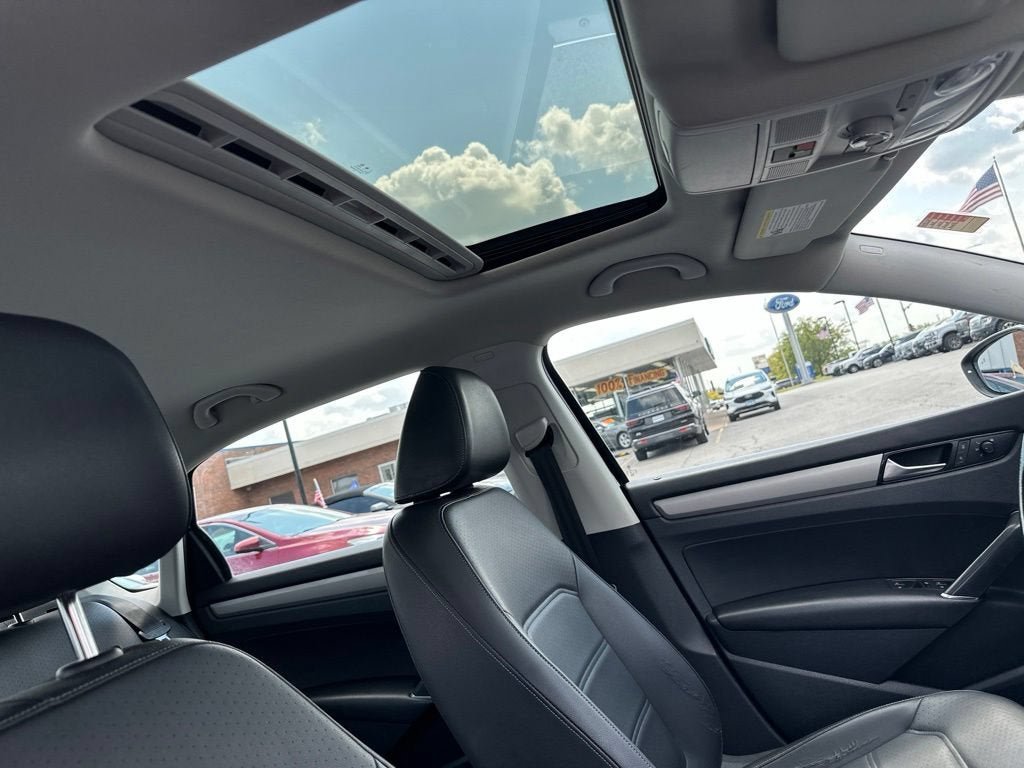 Used 2020 Volkswagen Passat 2.0T SE w/ Sunroof Package FWD image 12