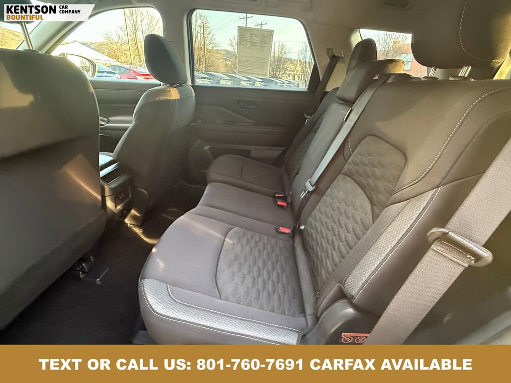 Used 2024 Nissan Pathfinder S image 25