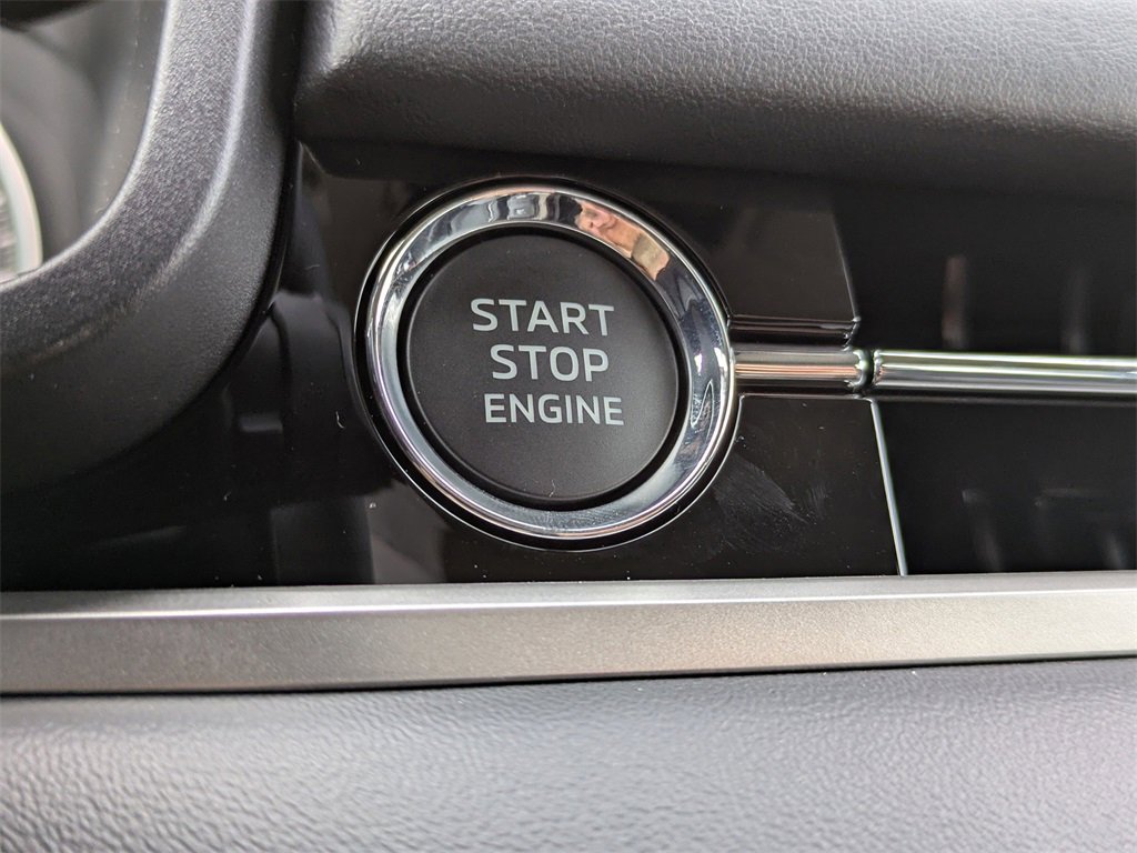 New 2025 Mitsubishi Outlander SE image 29