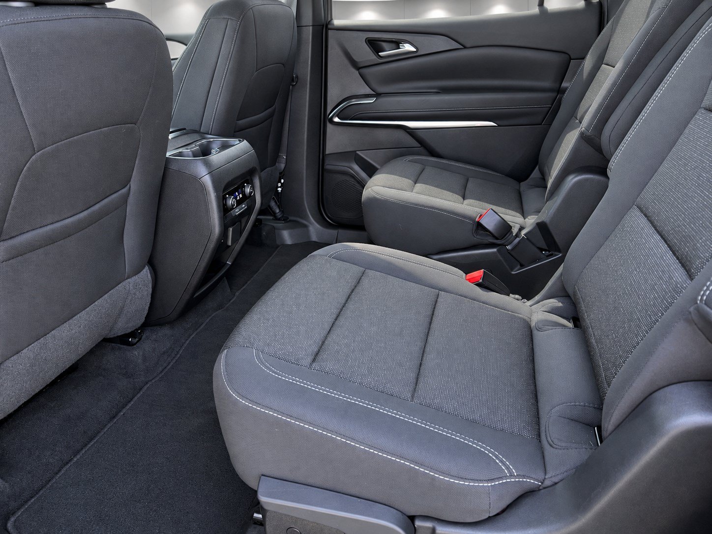 Used 2024 Chevrolet Traverse LT FWD image 25