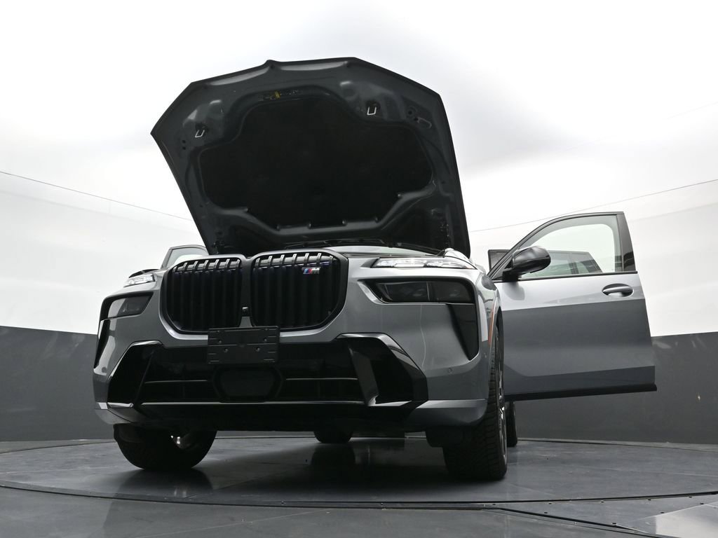 Used 2025 BMW X7 M60i w/ Executive Package image 39