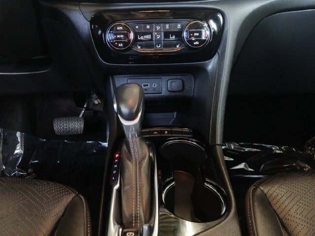 Used 2023 Buick Encore GX Essence w/ Experience Buick Package FWD image 4