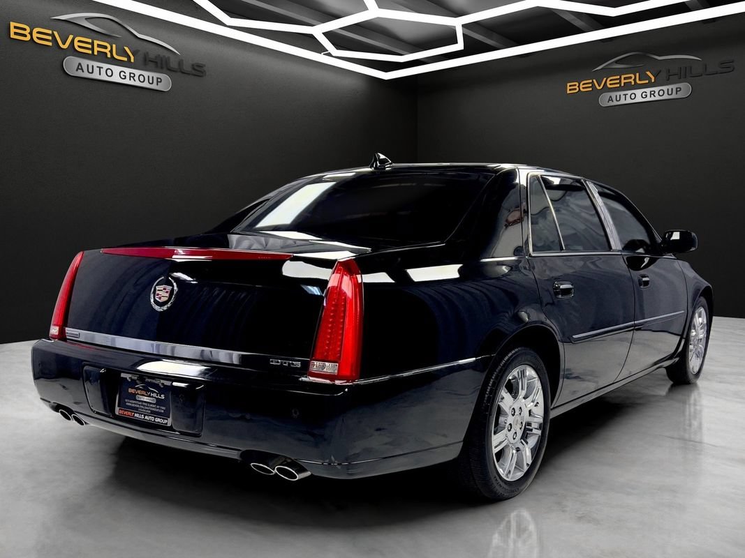 Used 2011 Cadillac DTS Platinum FWD image 5