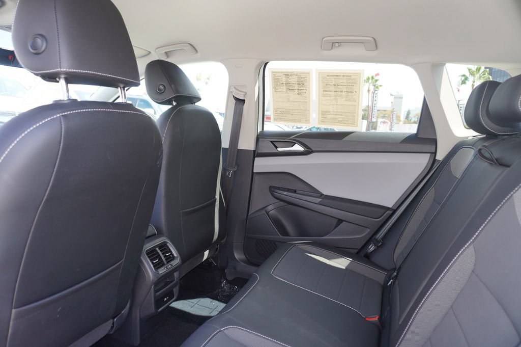 Used 2022 Volkswagen Taos SE FWD image 10