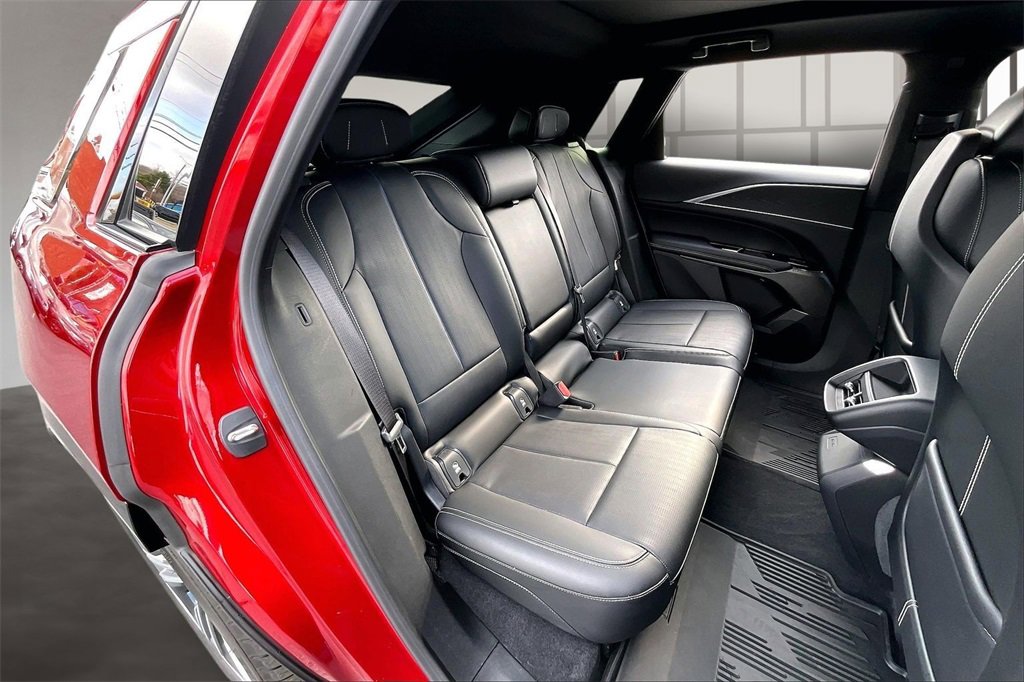 Used 2024 Cadillac Lyriq Luxury image 27