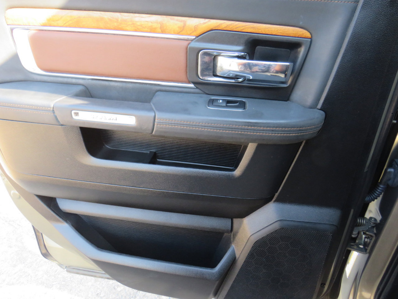 Used 2015 RAM 1500 Laramie Longhorn w/ Convenience Group image 23