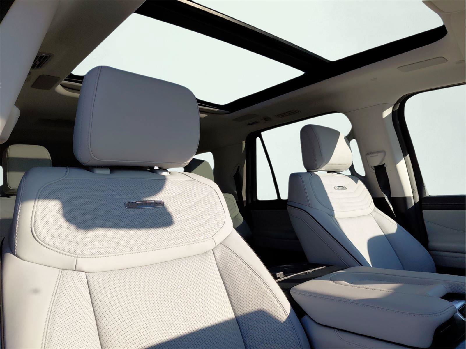 New 2025 Ford Expedition Max Platinum w/ Platinum Ultimate Package AWD/4WD image 4