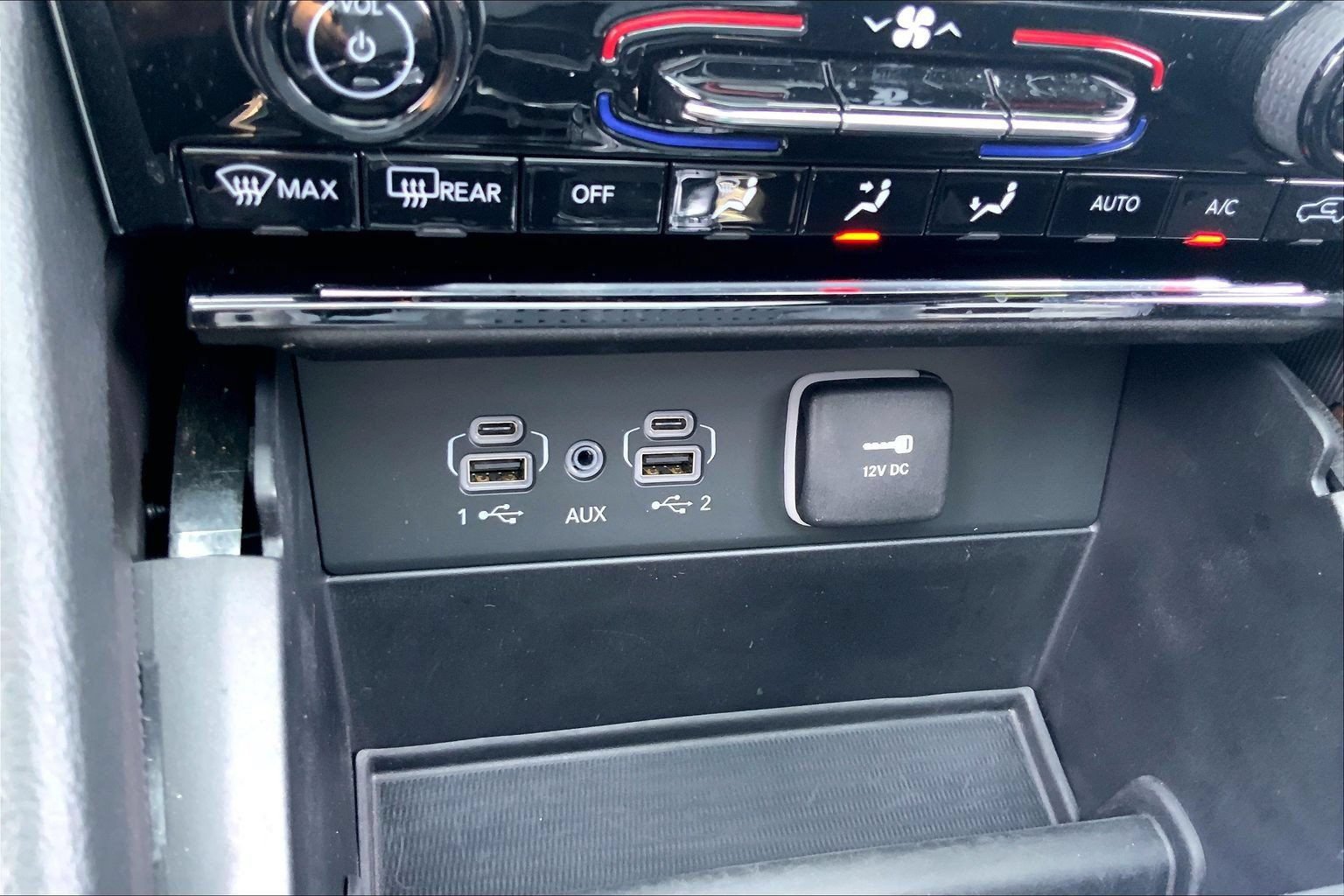 Certified 2024 Jeep Grand Cherokee Limited w/ Black Appearance Package AWD/4WD image 29