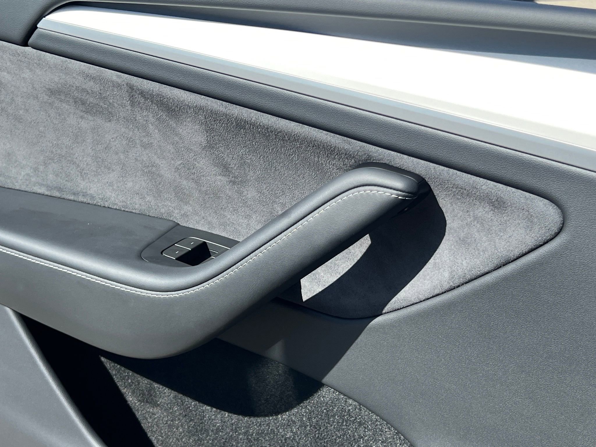 Used 2024 Tesla Model Y Performance image 29