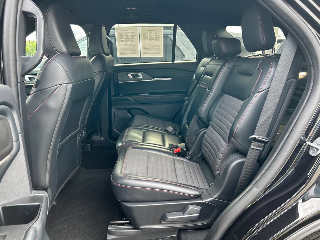 Used 2025 Ford Explorer ST-Line w/ ST-Line Street Pack AWD/4WD image 25