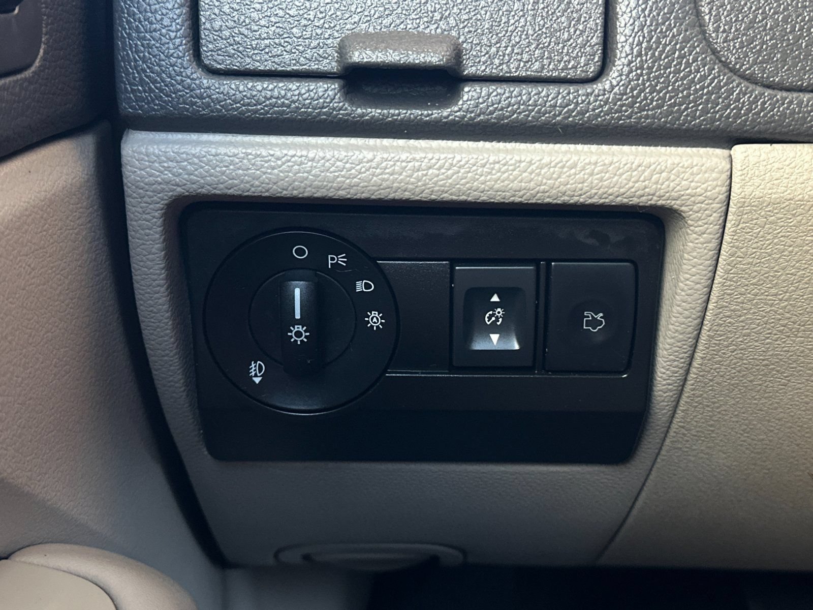 Used 2012 Ford Fusion SE FWD image 24