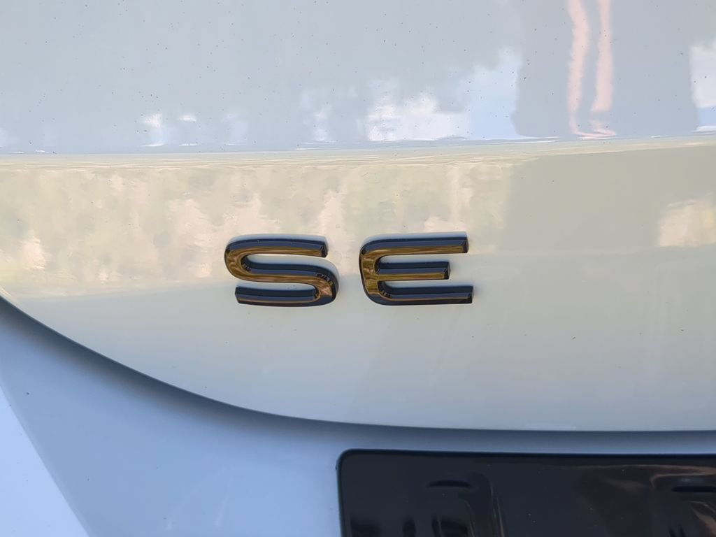 New 2026 Volkswagen Taos SE FWD image 9