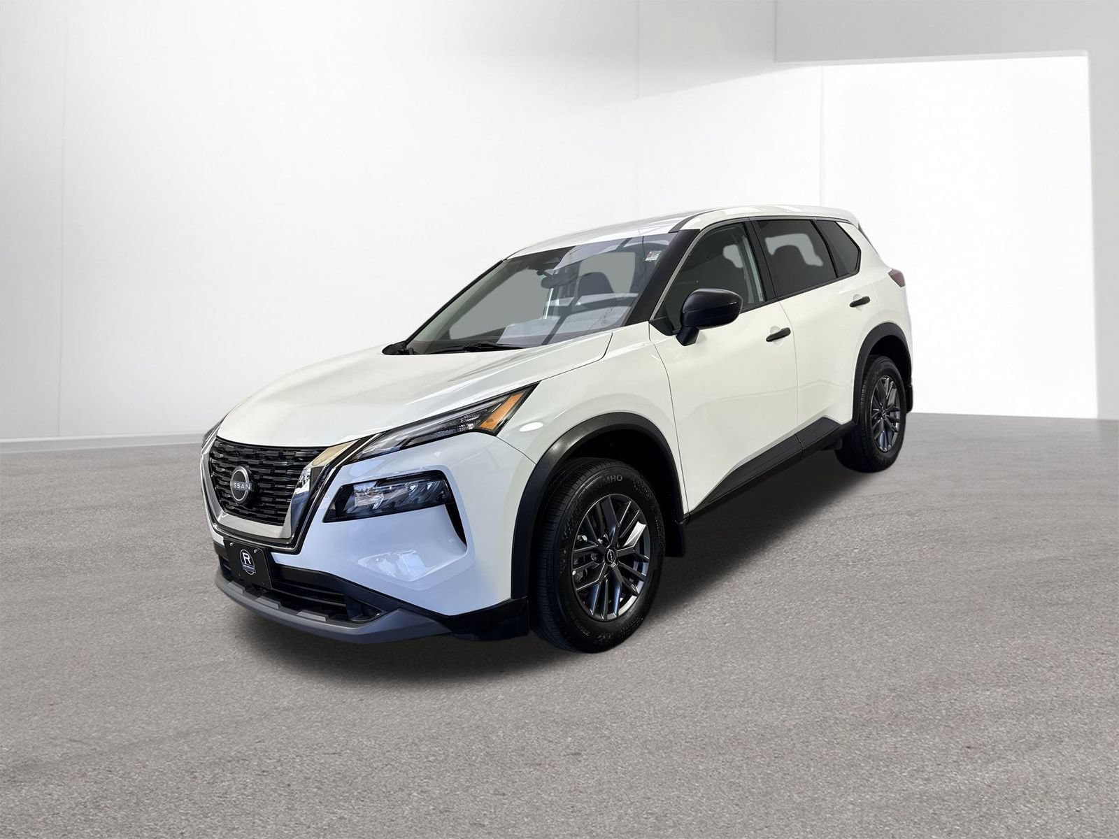 Used 2023 Nissan Rogue S AWD/4WD image 2