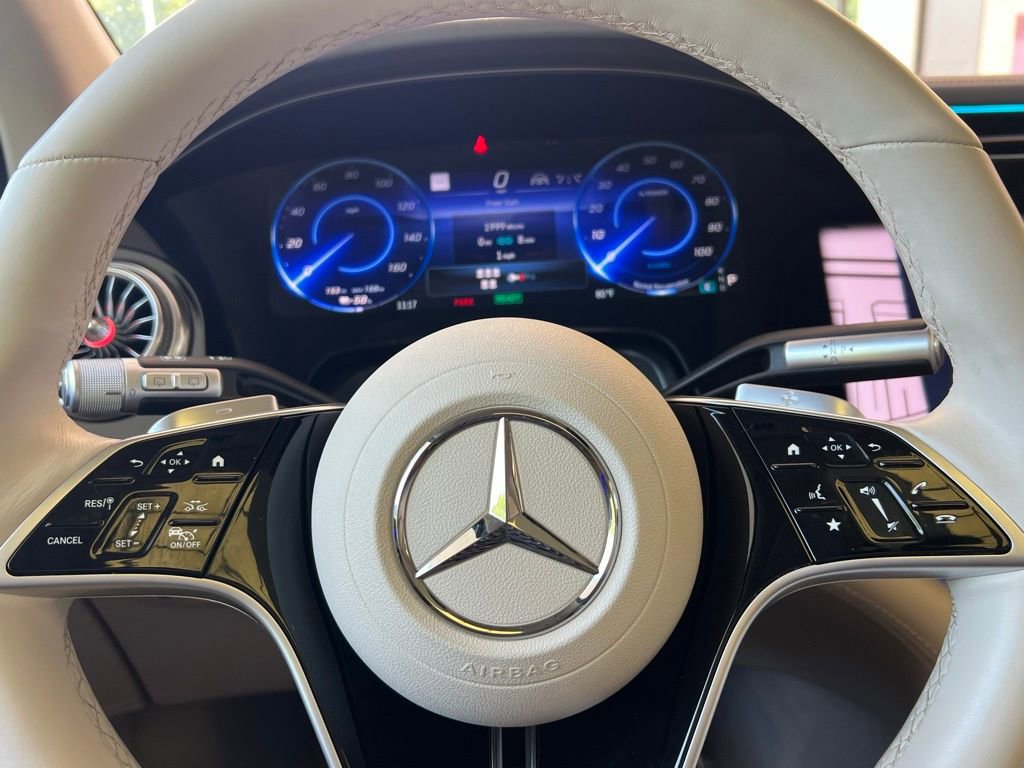 Used 2023 Mercedes-Benz EQS 580 4MATIC SUV w/ Exclusive Trim Package image 23