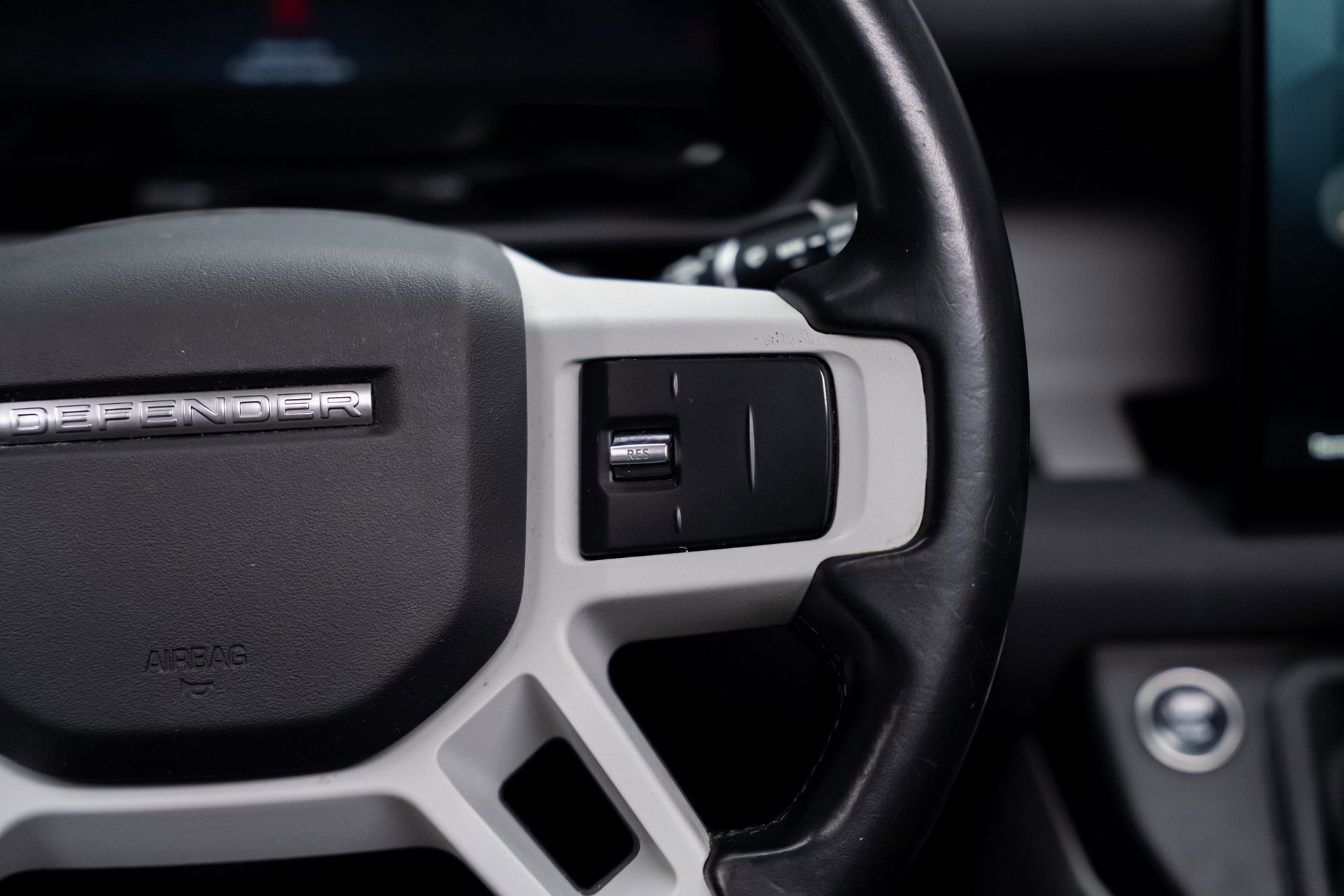 Used 2023 Land Rover Defender 130 SE image 47