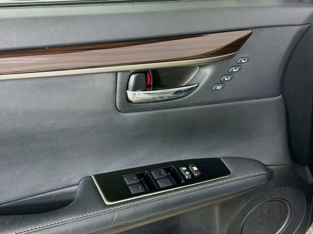 Used 2016 Lexus ES 350 w/ Luxury Package w/Wood Trim FWD image 21