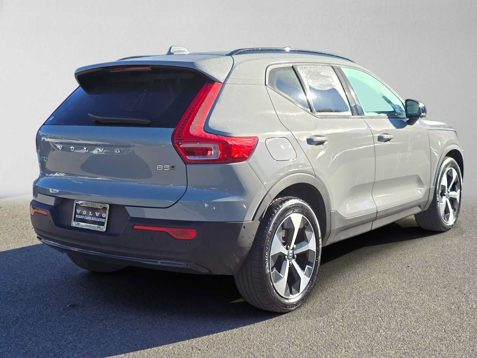 Certified 2026 Volvo XC40 B5 Plus AWD/4WD image 4