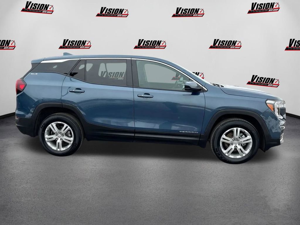 Used 2024 GMC Terrain SLE AWD/4WD image 4