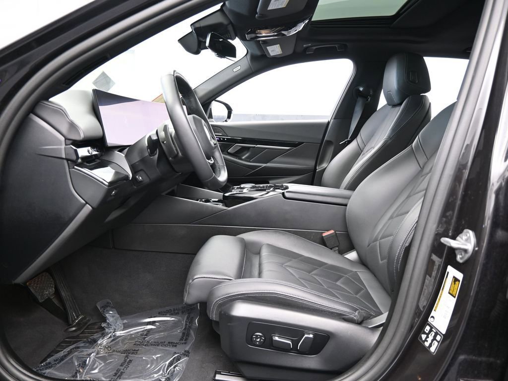 Used 2024 BMW 530i xDrive image 13