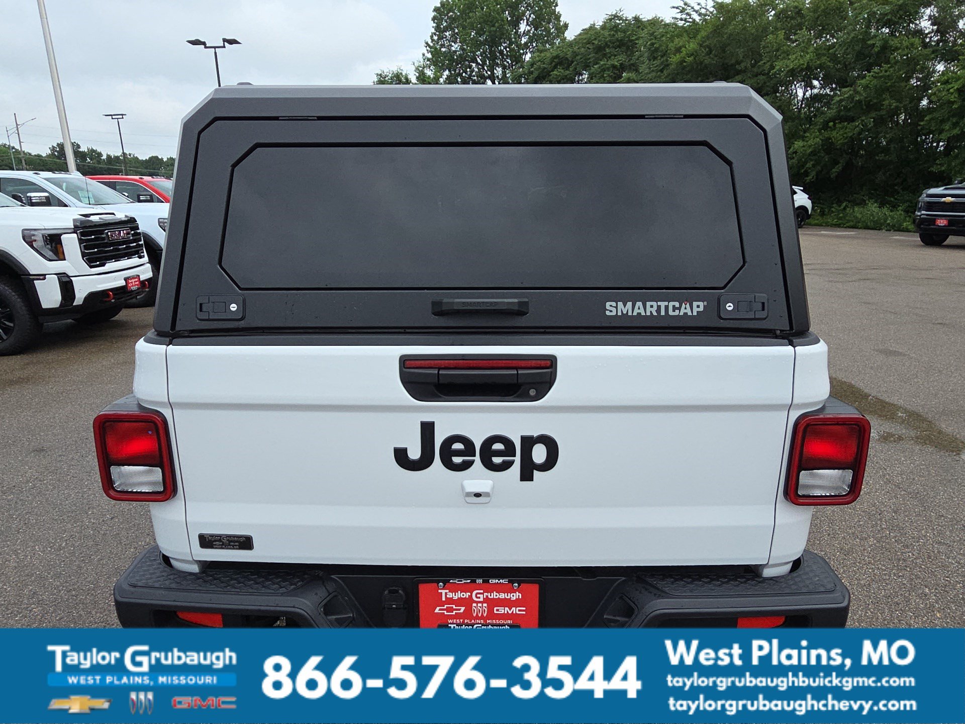 Used 2025 Jeep Gladiator Sport AWD/4WD image 7