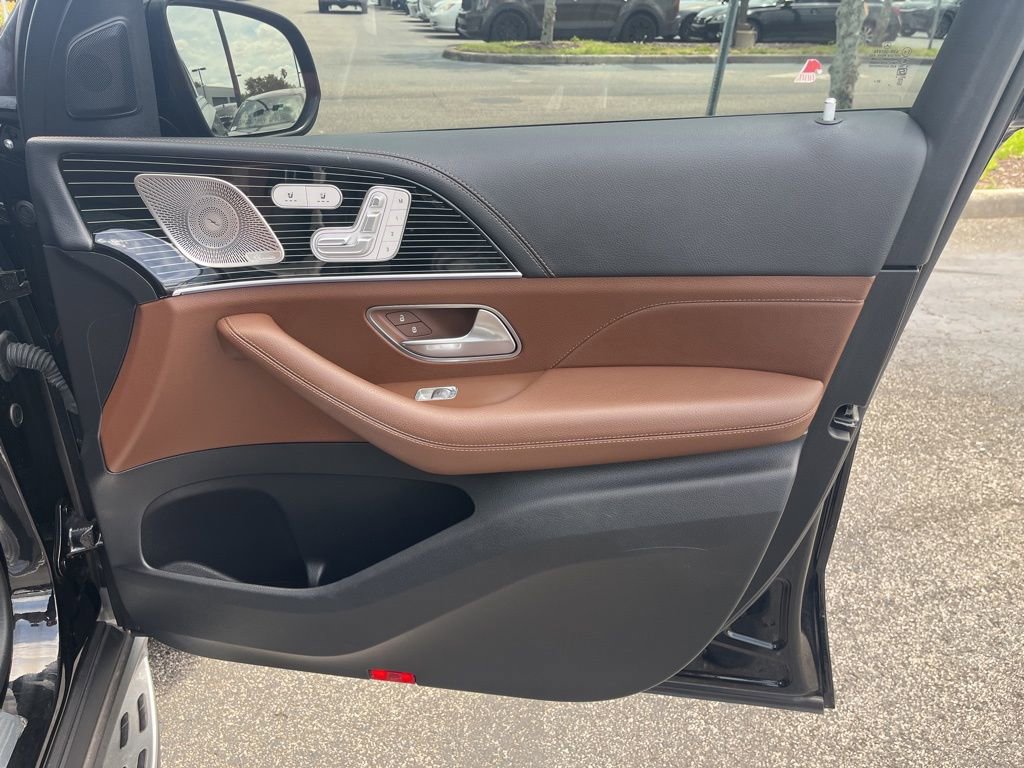 Used 2024 Mercedes-Benz GLS 580 4MATIC image 15