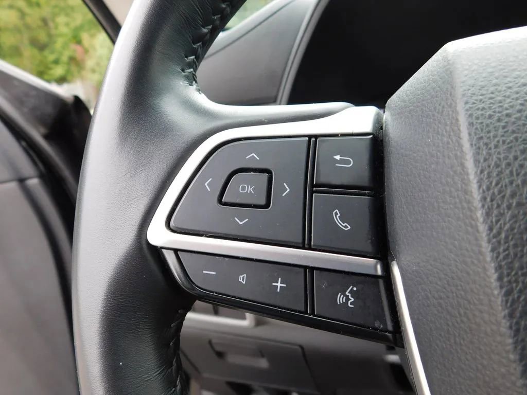 Used 2024 Toyota Highlander LE image 25