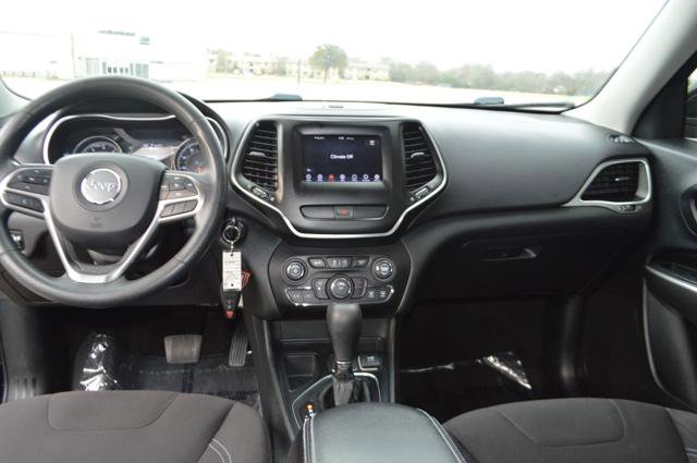 Used 2019 Jeep Cherokee Latitude w/ Popular Appearance Group image 14