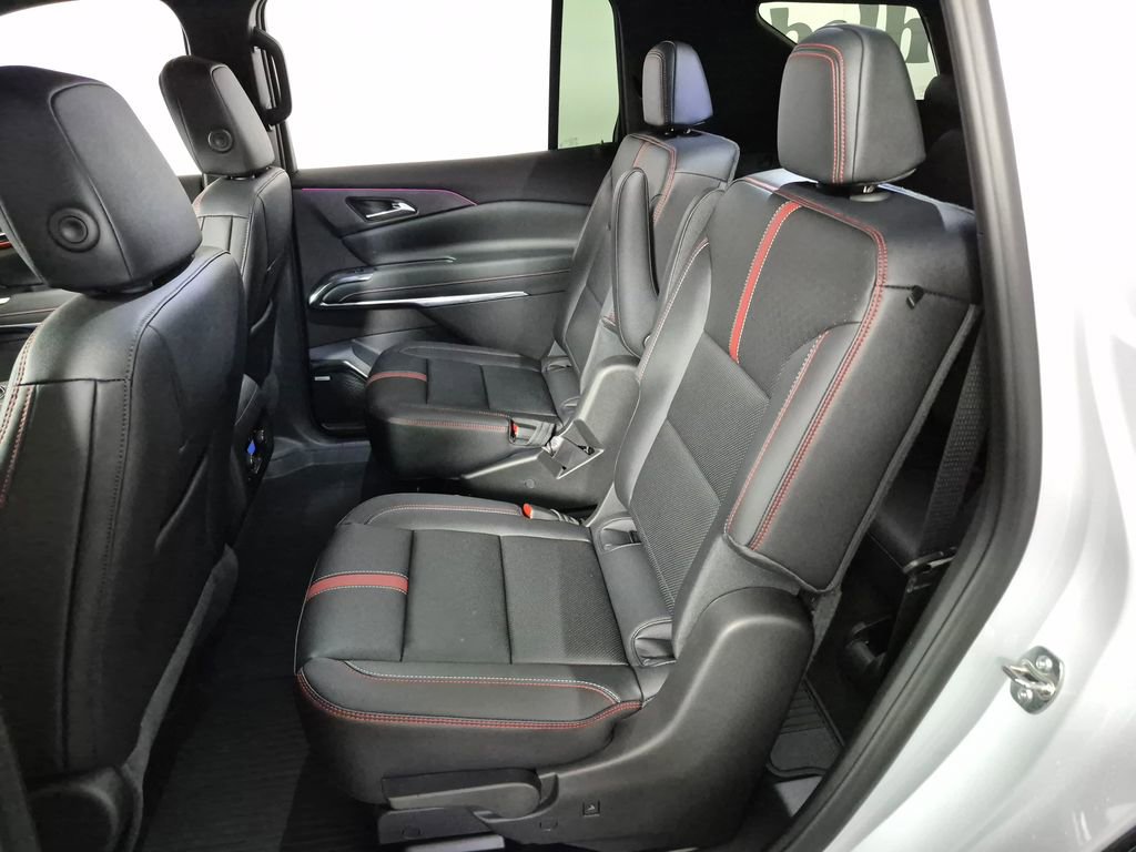 New 2026 Chevrolet Traverse RS w/ LPO, Floor Liner Package FWD image 21