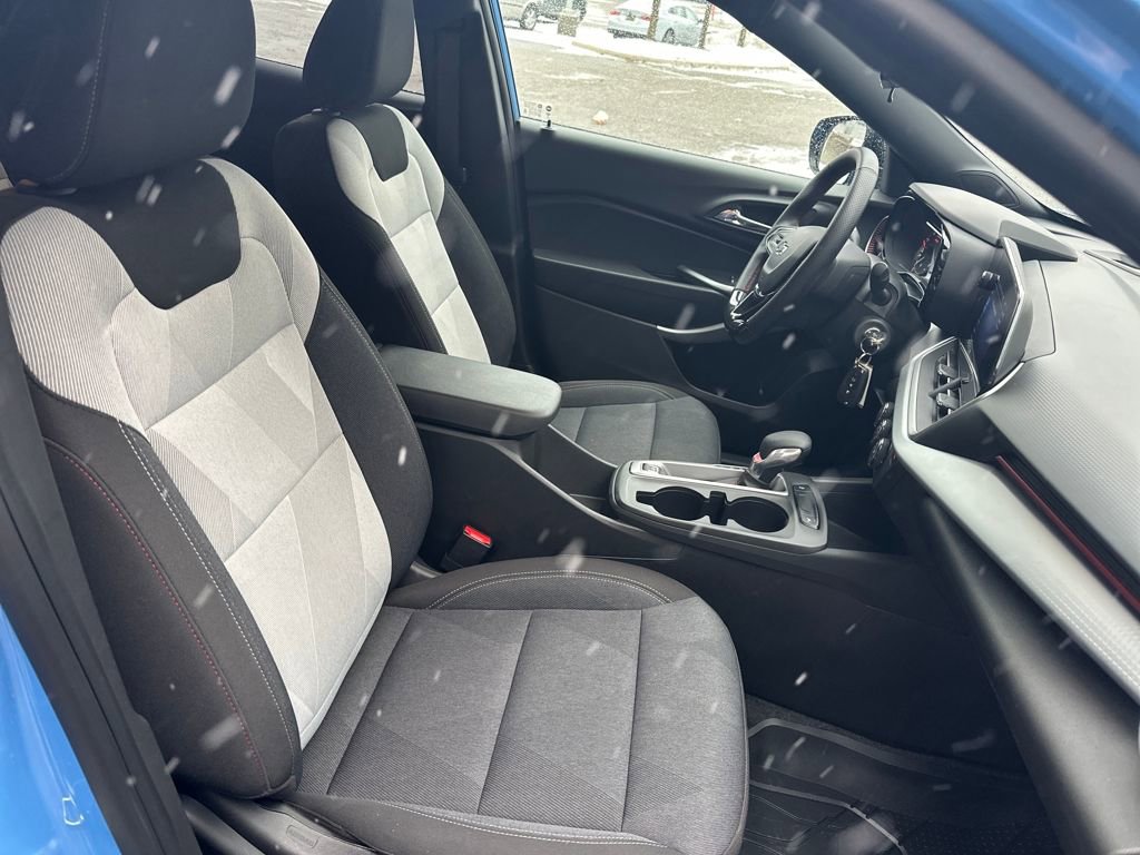 Used 2024 Chevrolet Trax RS w/ Sunroof Package image 29