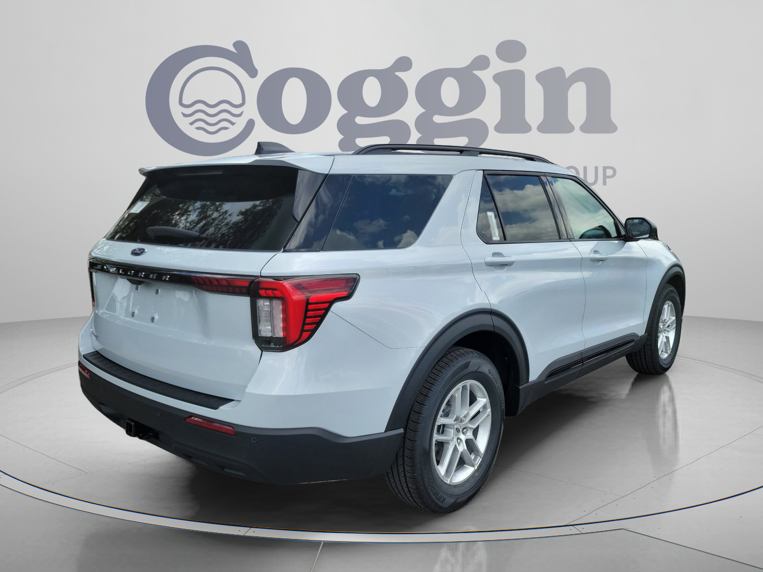 New 2026 Ford Explorer Active RWD image 3