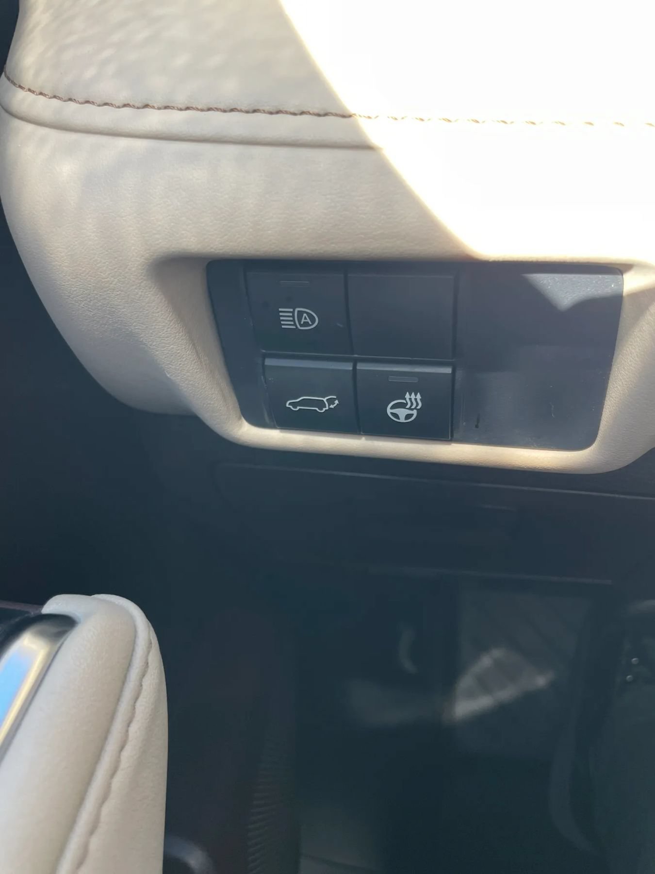 Used 2020 Toyota Highlander Limited FWD image 25