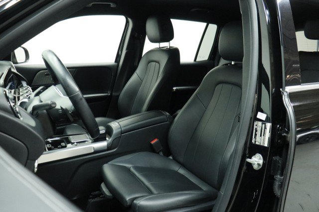 Used 2022 Mercedes-Benz GLB 250 w/ Premium Package image 8