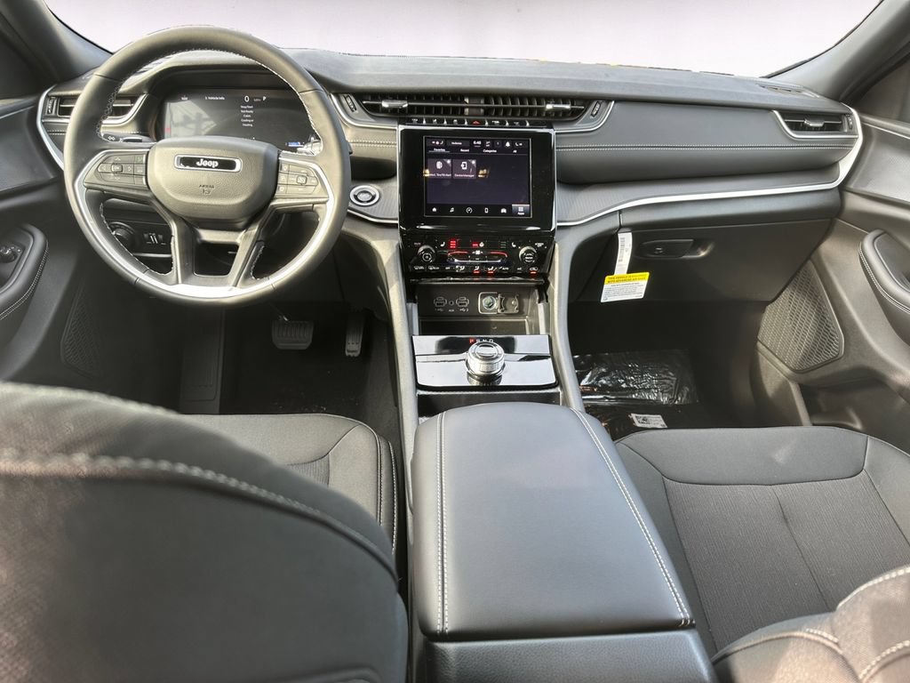 New 2025 Jeep Grand Cherokee Laredo X w/ Luxury Tech Group I AWD/4WD image 10