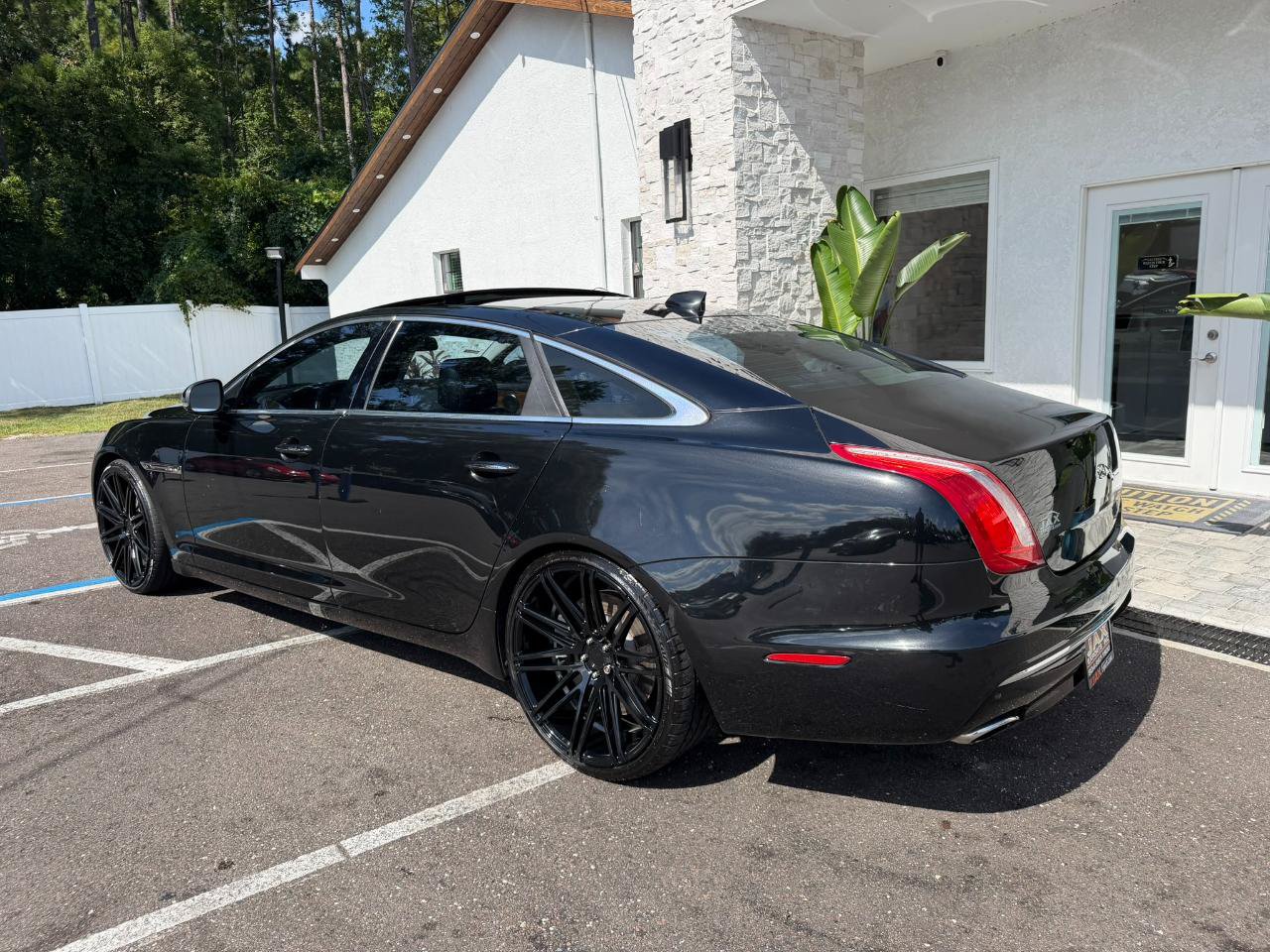 Used 2016 Jaguar XJ L Supercharged RWD image 11