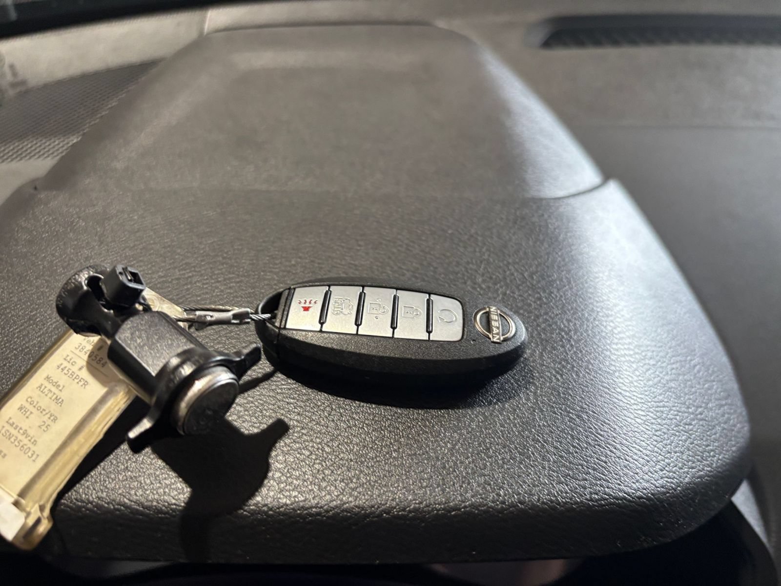 Used 2025 Nissan Altima 2.5 SV FWD image 17