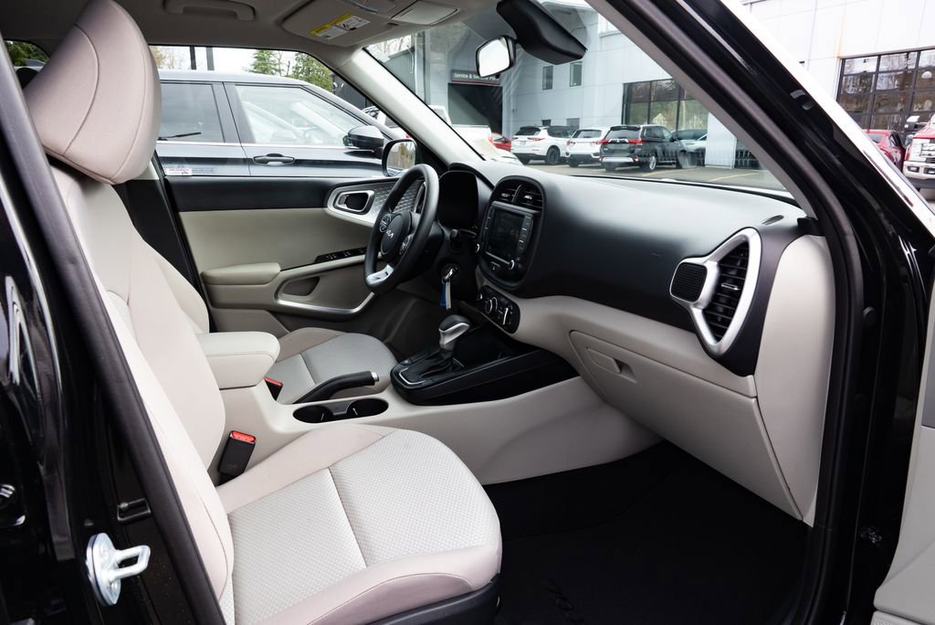 Used 2024 Kia Soul LX image 25