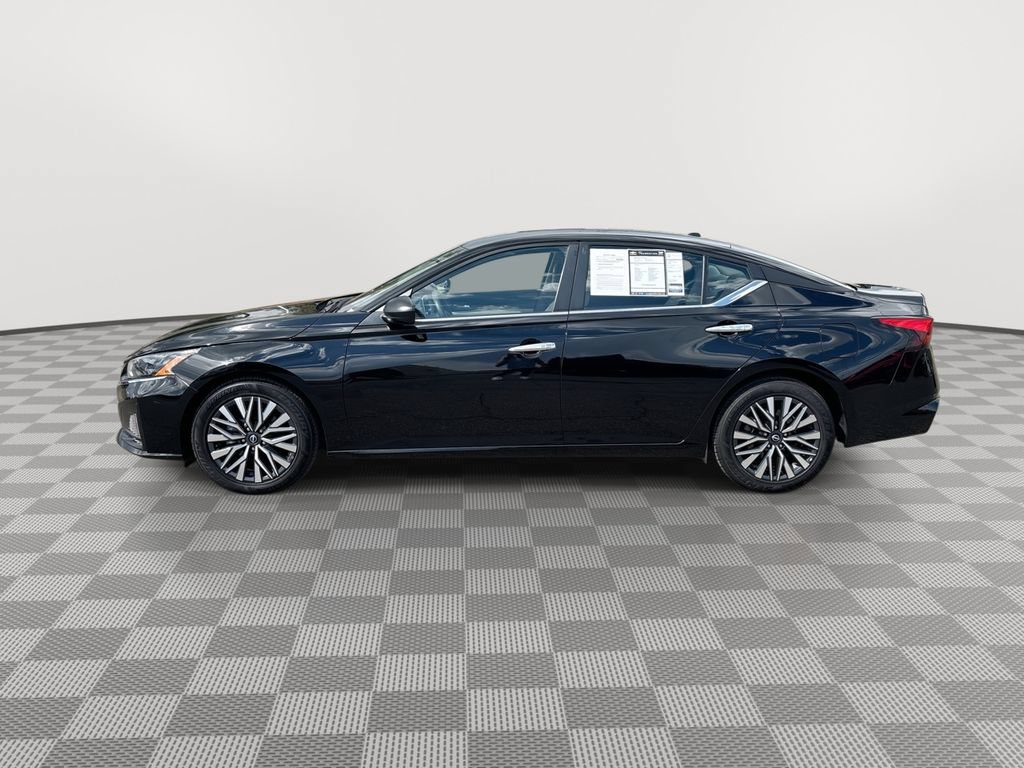 Used 2025 Nissan Altima 2.5 SV FWD image 7