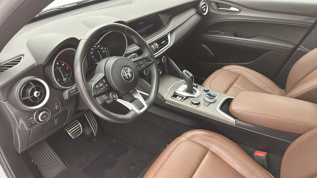 Used 2023 Alfa Romeo Stelvio Ti AWD/4WD image 11