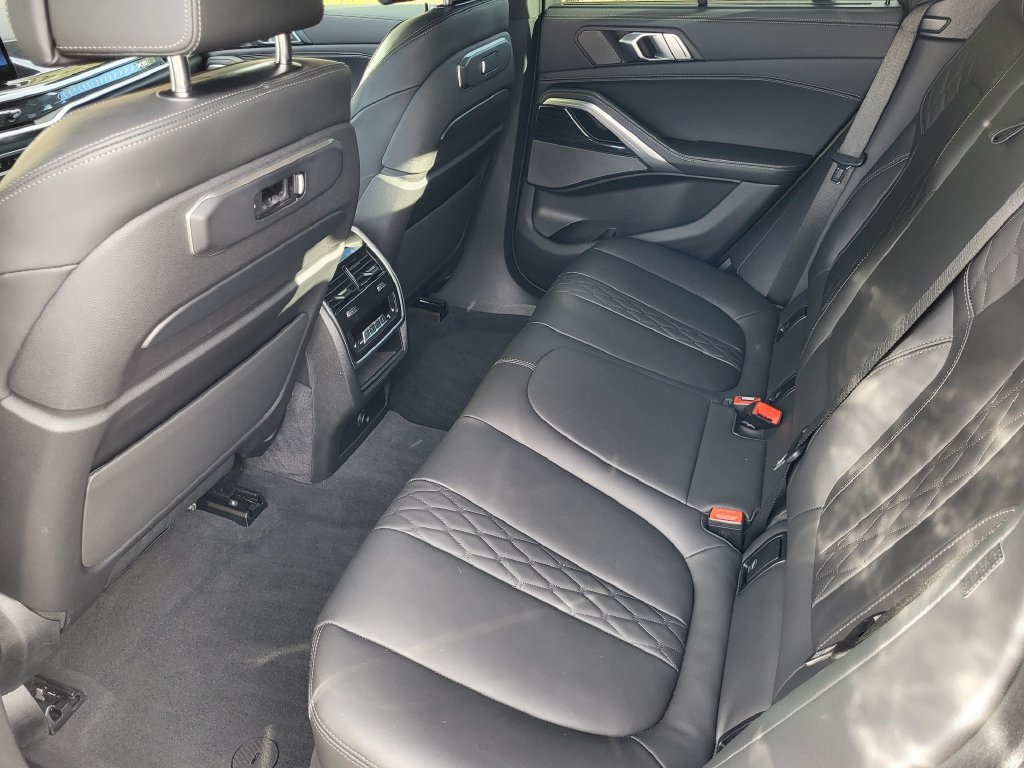 Used 2024 BMW X6 xDrive40i w/ Executive Package AWD/4WD image 21