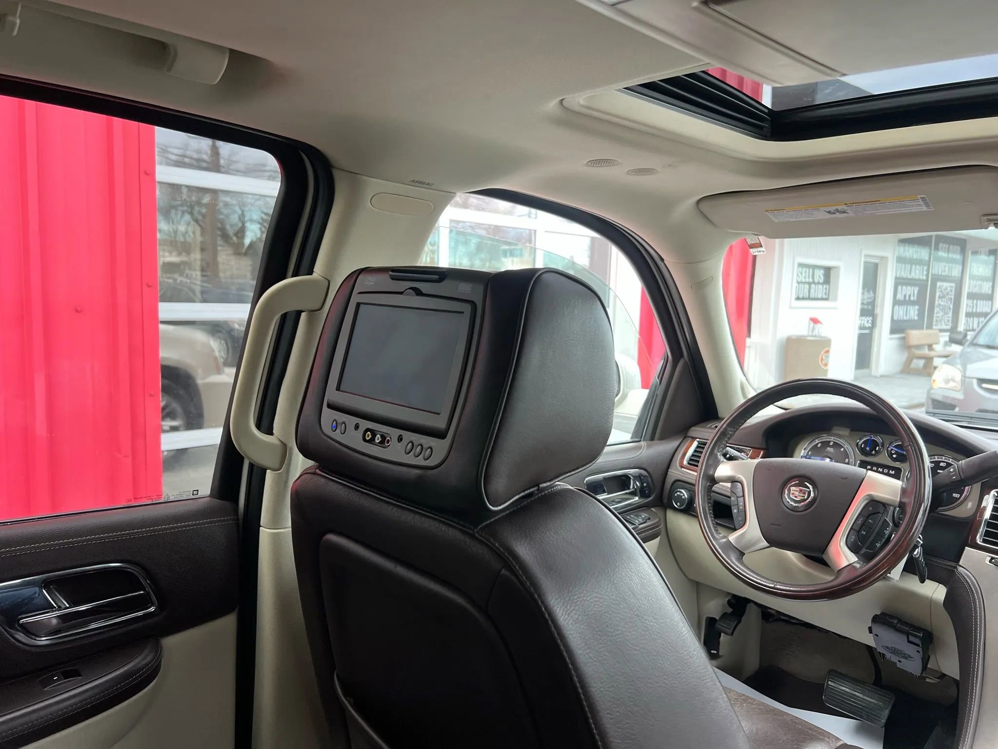 Used 2010 Cadillac Escalade Platinum image 23