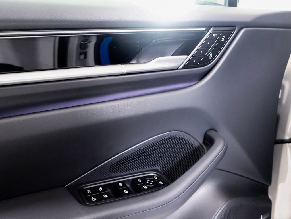 New 2026 Porsche Macan 4 Electric AWD/4WD image 25